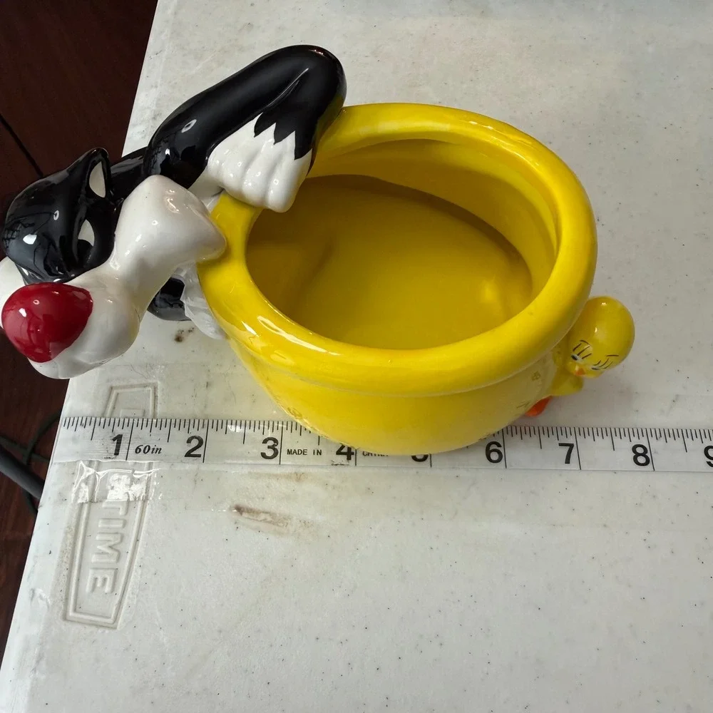 Vintage Sylvester and Tweety Bird Warner Brothers Ceramic Planter Flower Vase